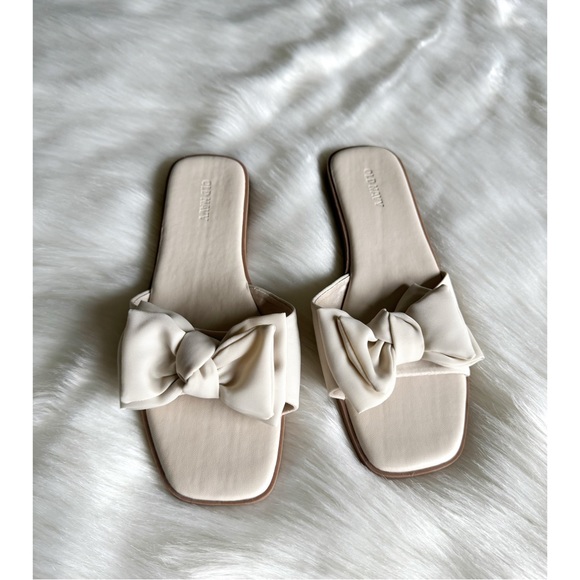 Old Navy, bow tie slide sandals - Picture 3 of 8